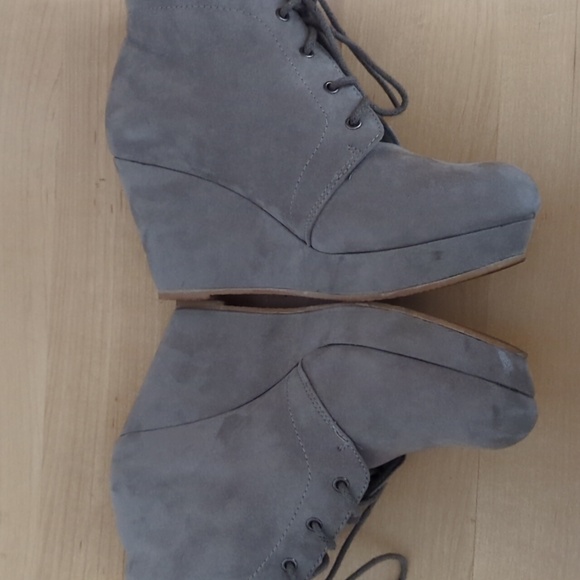 Shoe Dazzle Nivera Wedge Booties faux Suede Grey - Picture 8 of 9
